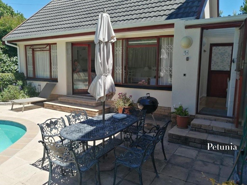 Vacation Hub International - VHI - Travel Club - Pinoak Cottages - Constantia