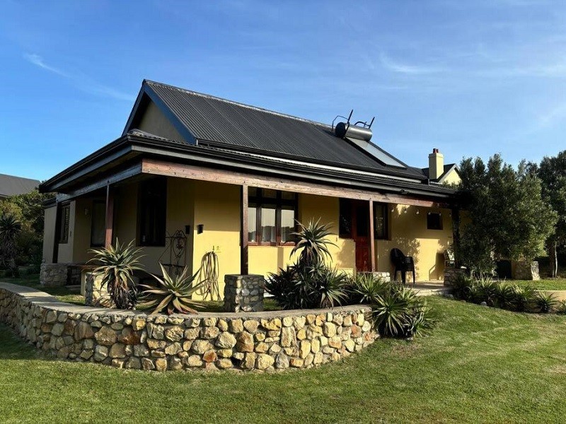 Vacation Hub International - VHI - Travel Club - Beachside cottage with breathtaking views