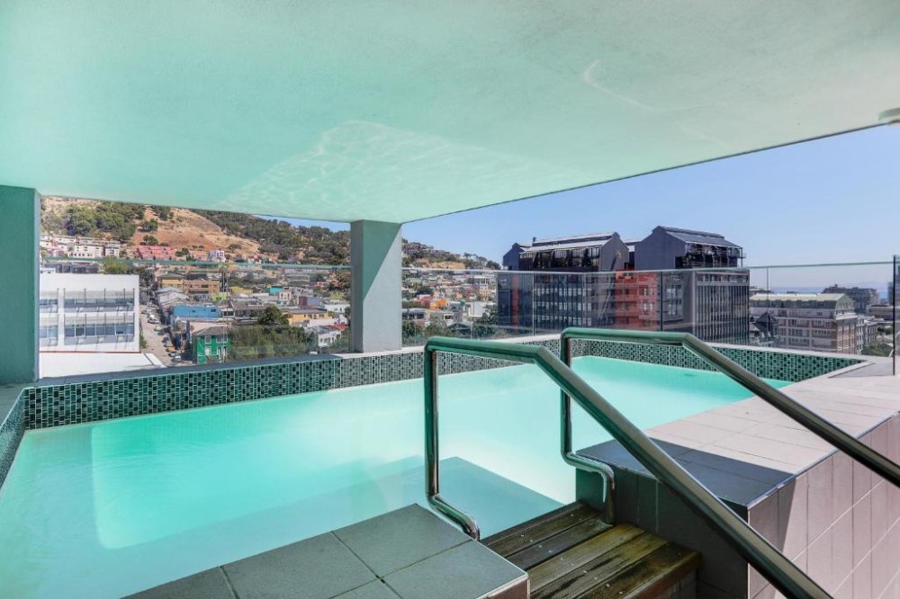 Vacation Hub International - VHI - Travel Club - Backup-Powered Classic Luxury Apartment