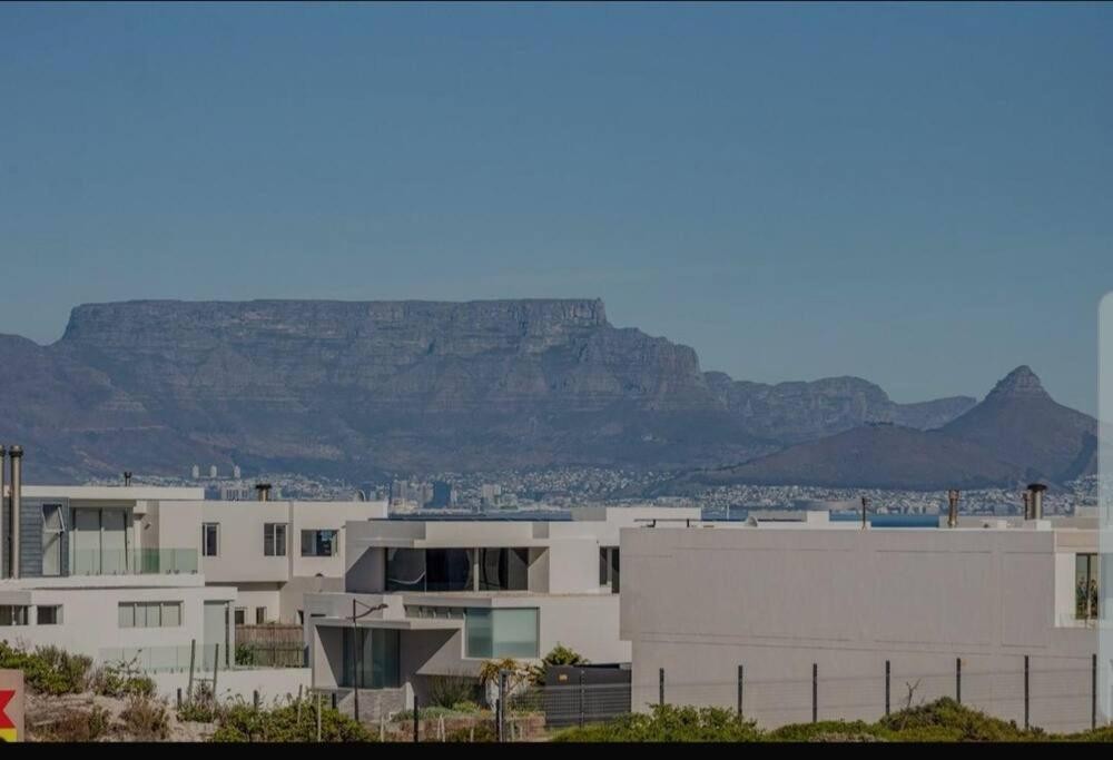 Vacation Hub International - VHI - Travel Club - Beachfront 3-bedroom with Robben Island views