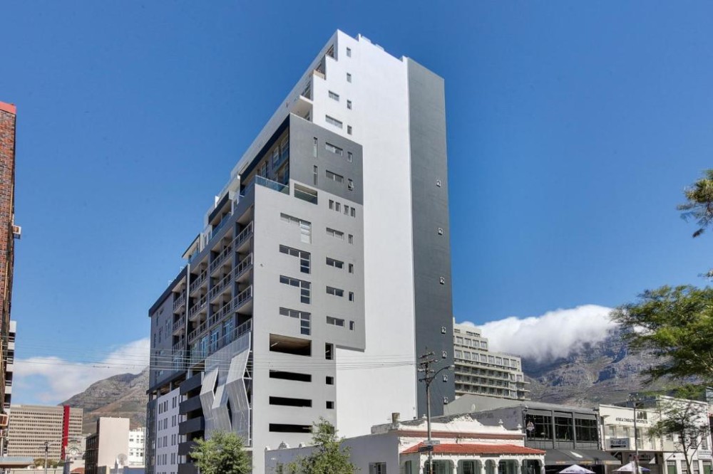 Vacation Hub International - VHI - Travel Club - Backup-Powered Colourfull City Balcony Apartment