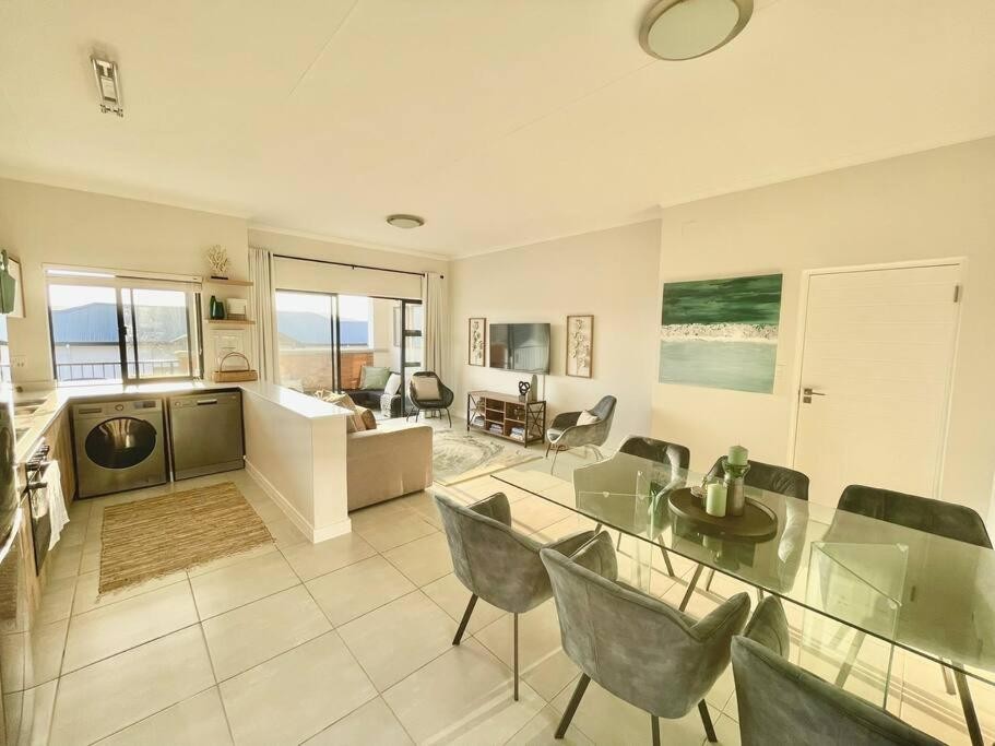 Vacation Hub International - VHI - Travel Club - Luxury Ballito Apartment