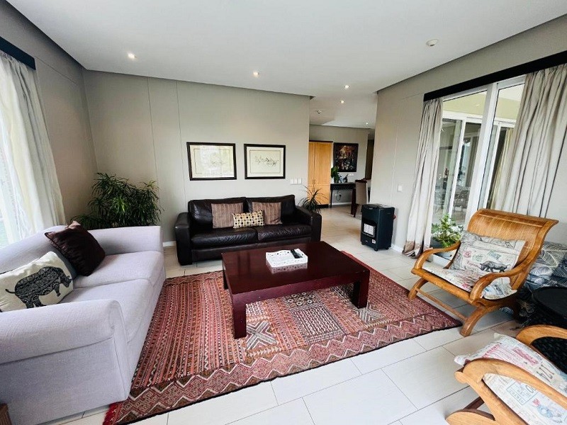 Vacation Hub International - VHI - Travel Club - Luxurious Secure V&A Waterfront Apt