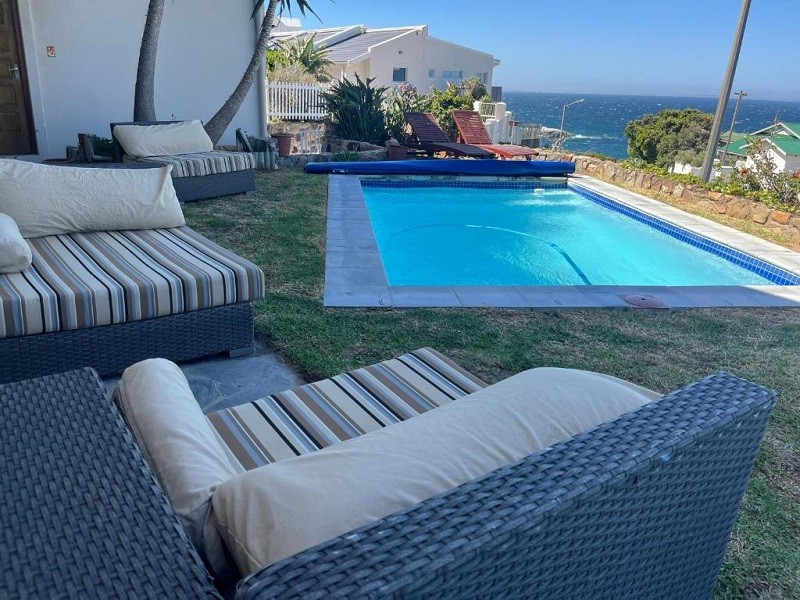 Vacation Hub International - VHI - Travel Club - Simons Town penquins