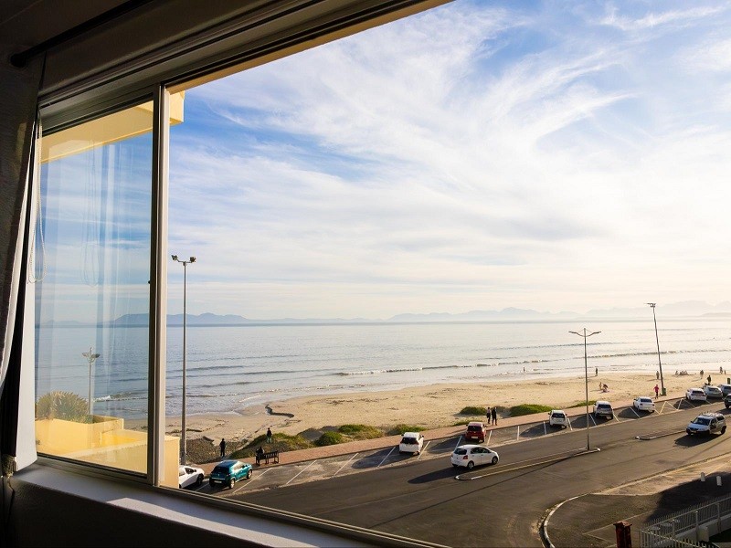 Vacation Hub International - VHI - Travel Club - Romilly 32 Beachfront