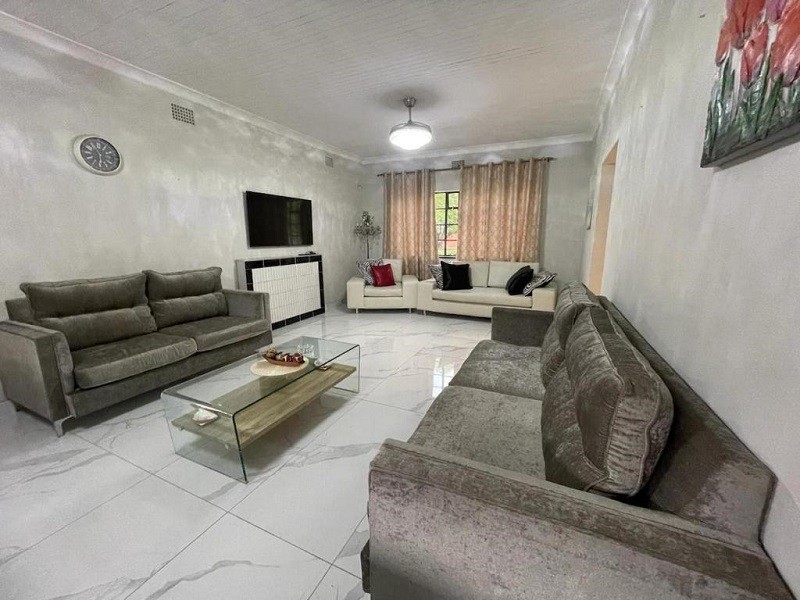 Vacation Hub International - VHI - Travel Club - Leafy home in the heart of Linden with Pool