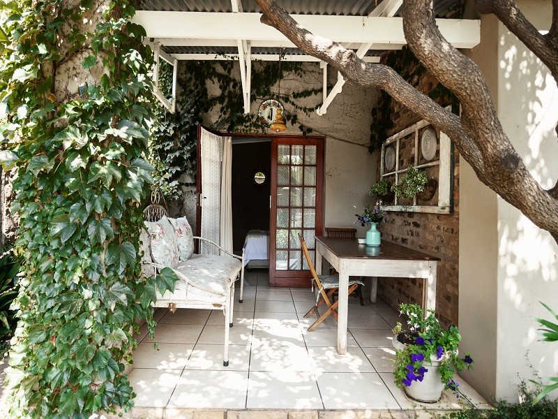Vacation Hub International - VHI - Travel Club - Town and Country Guest House