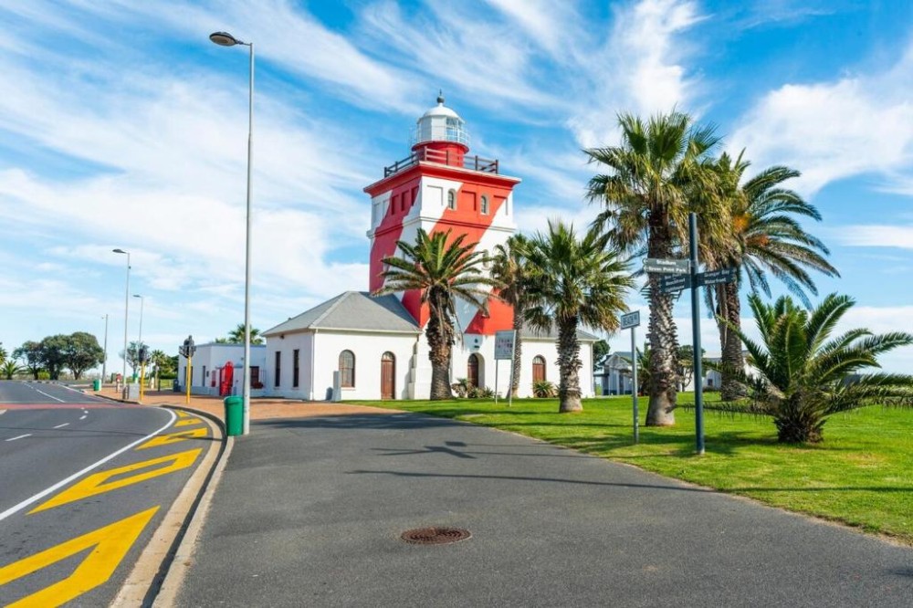 Vacation Hub International - VHI - Travel Club - Secure Apt near Beaches Promenade