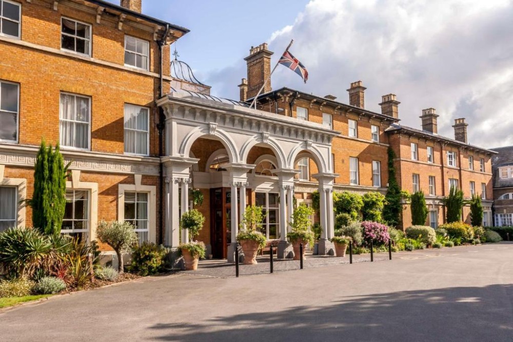 Vacation Hub International - VHI - Travel Club - Oatlands Park Hotel