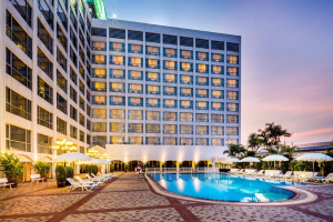  Vacation Hub International | Bangkok Palace Hotel Main