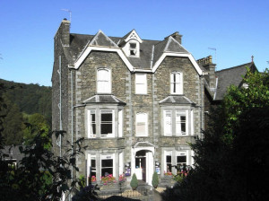  Vacation Hub International | Lakes Lodge Main