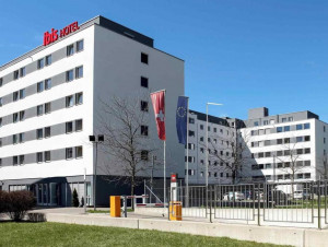  Vacation Hub International | Hotel ibis Zurich Messe Airport Main