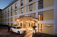  Vacation Hub International | The Portswood Hotel Main