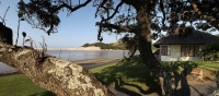  Vacation Hub International | Riverside Lodge Main