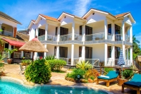  Vacation Hub International | 2 Friends Beach Hotel Main