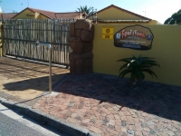  Vacation Hub International | Flintstones Guest House Cape Town Main