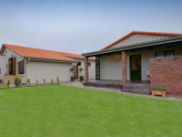  Vacation Hub International | Out of Bounds Self-Catering Accommodation Main