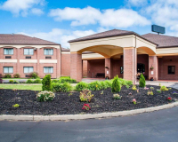  Vacation Hub International | Comfort Suites Buffalo Airport Main