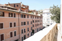  Vacation Hub International | Rome Kings Suite Main