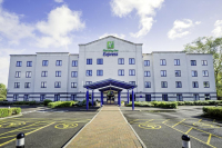  Vacation Hub International | Holiday Inn Express Poole Main