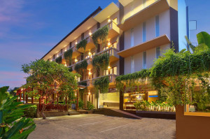  Vacation Hub International | Bali Chaya Hotel Main