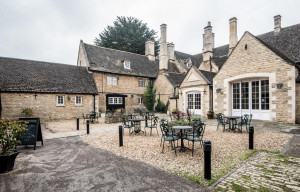  Vacation Hub International | The Haycock Hotel Main