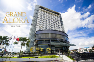  Vacation Hub International | Grand Alora Hotel Main