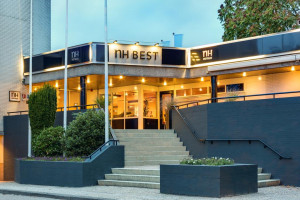  Vacation Hub International | Hotel NH Best Main