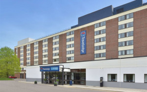  Vacation Hub International | Travelodge Gatwick Airport Central Main