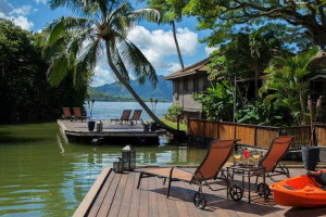  Vacation Hub International | Paradise Bay Resort Main