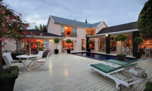  Vacation Hub International | Acorn Guest House Main