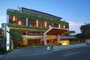  Vacation Hub International | The Magani Hotel and Spa Main