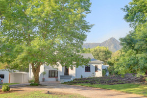 Vacation Hub International | Fifty6 Main
