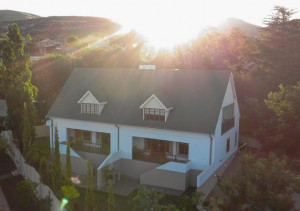  Vacation Hub International | The Clarens Place Main