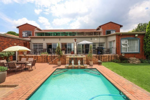  Vacation Hub International | The Lakehouse Guest House Main