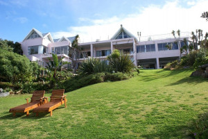  Vacation Hub International | The Pink Lodge on The Beach Main