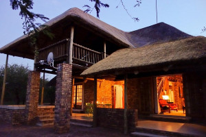  Vacation Hub International | Bush Cottage Main