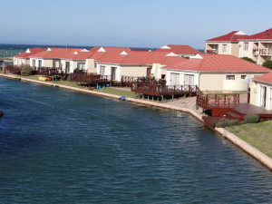  Vacation Hub International | Waterside Living - Marina Sands 11 Main
