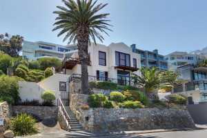  Vacation Hub International | Camps Bay Terrace Palm Suite Main