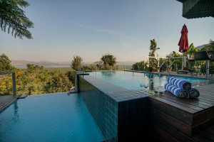  Vacation Hub International | Mister C Main