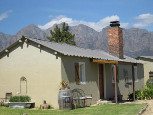  Vacation Hub International | Seven Oaks Vineyard Cottages Main