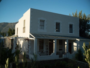  Vacation Hub International | The Whitehouse Main