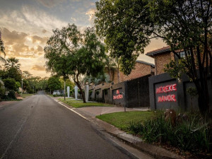  Vacation Hub International | Mereke Manor Main