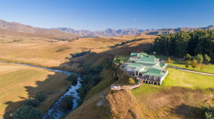  Vacation Hub International | Swallow Cliff Hall Main