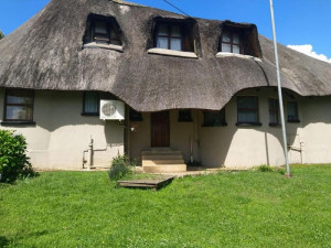  Vacation Hub International | Thatched Roof 4 Bedroom House Main