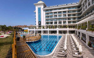  Vacation Hub International | Castival Hotel Main