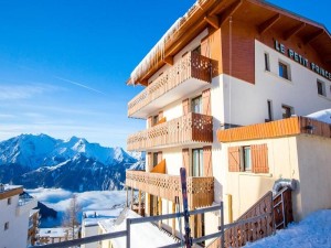  Vacation Hub International | Langley Hotel Le Petit Prince Main