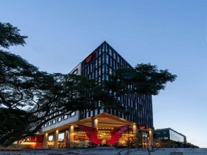 Vacation Hub International | Radisson RED Hotel Johannesburg Rosebank Main