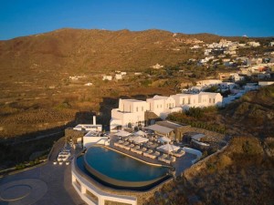  Vacation Hub International | Danae Suites Santorini Main