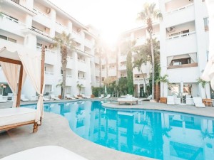  Vacation Hub International | Bahia Hotel & Beach House Main